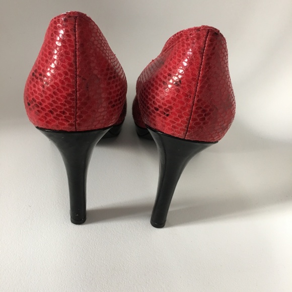 TAHARI Heels ♥️️ - Picture 7 of 8